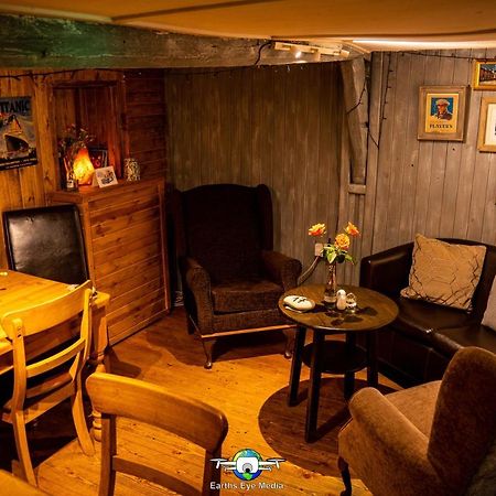 The Bear Inn Llandovery Exteriör bild