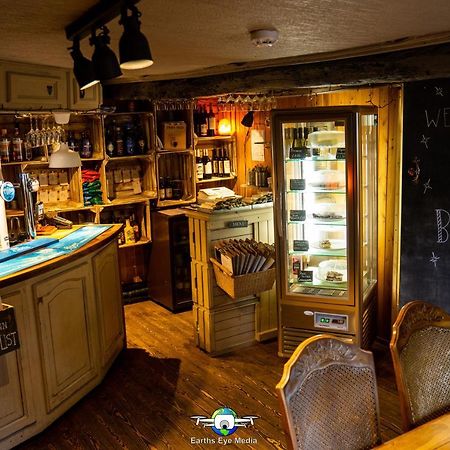 The Bear Inn Llandovery Exteriör bild