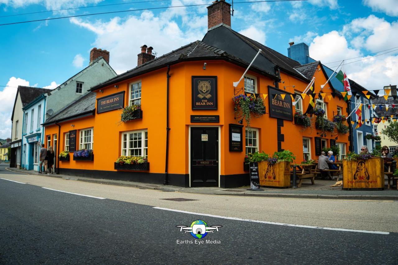 The Bear Inn Llandovery Exteriör bild