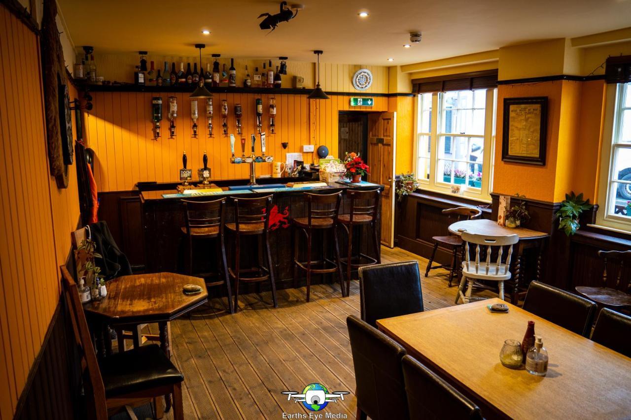The Bear Inn Llandovery Exteriör bild