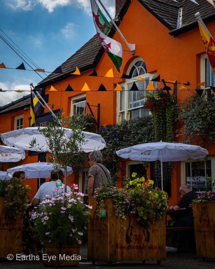 The Bear Inn Llandovery Exteriör bild