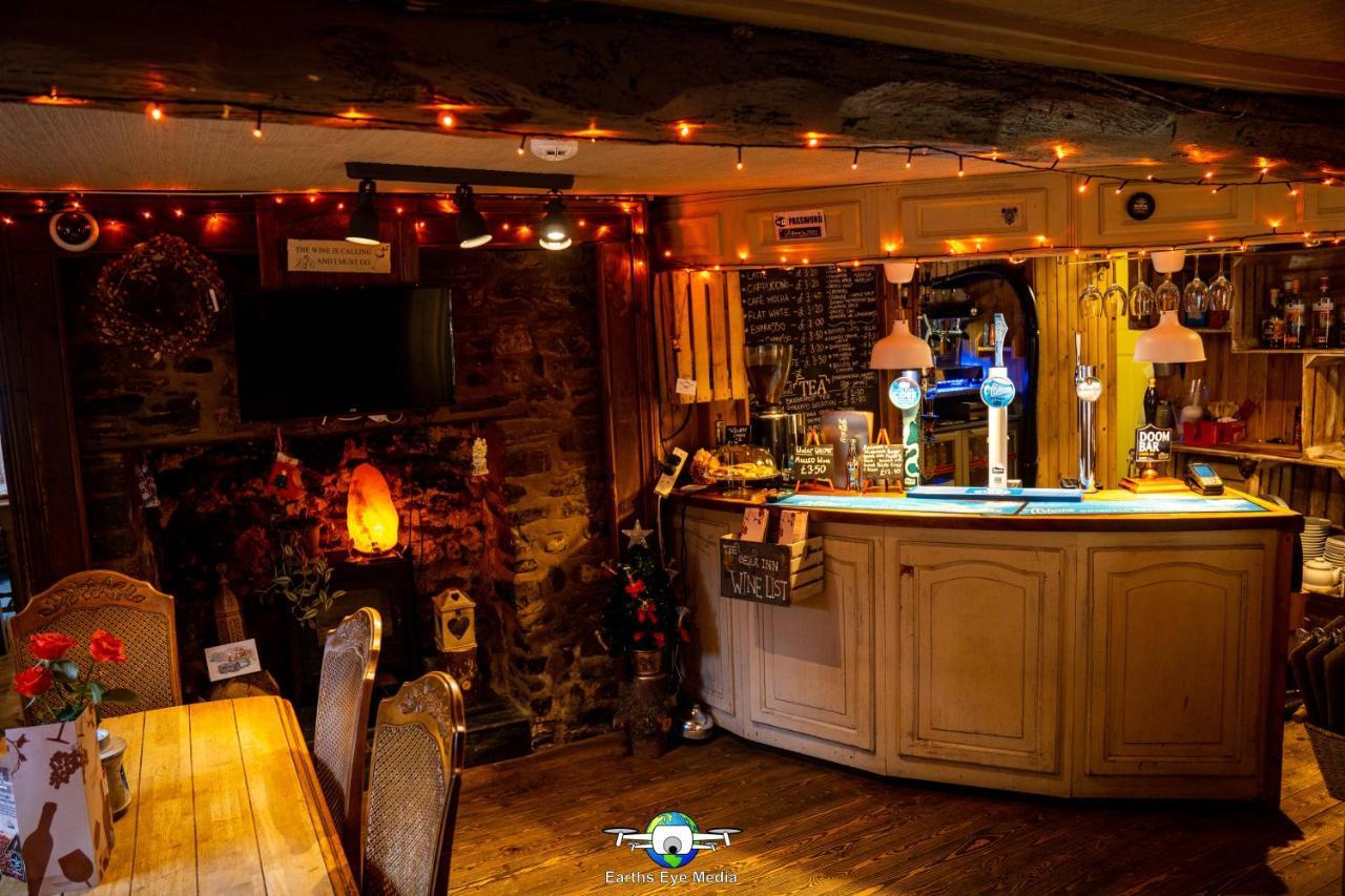 The Bear Inn Llandovery Exteriör bild